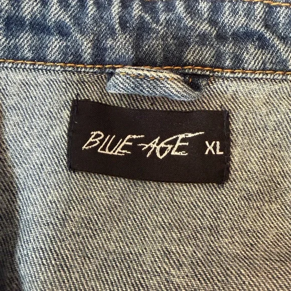 #109 Women’s Vintage-Inspired Blue Denim Jacket with Embroidery. Like New! - Picture 9 of 12